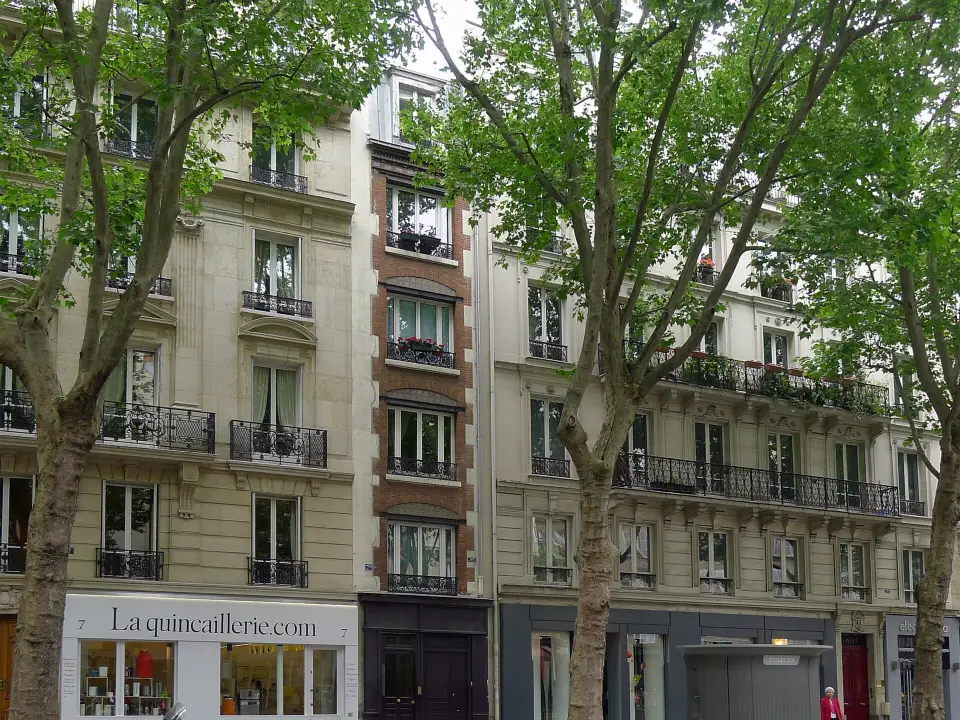 Façades d'immeubles boulevard Saint-Germain, à Paris